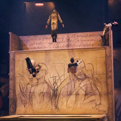 Acrobates sur la trampoline à Riviera Maya - Cirque du Soleil Joyà