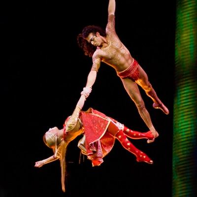 Two artists holding hands perform an aerial duet - Kà