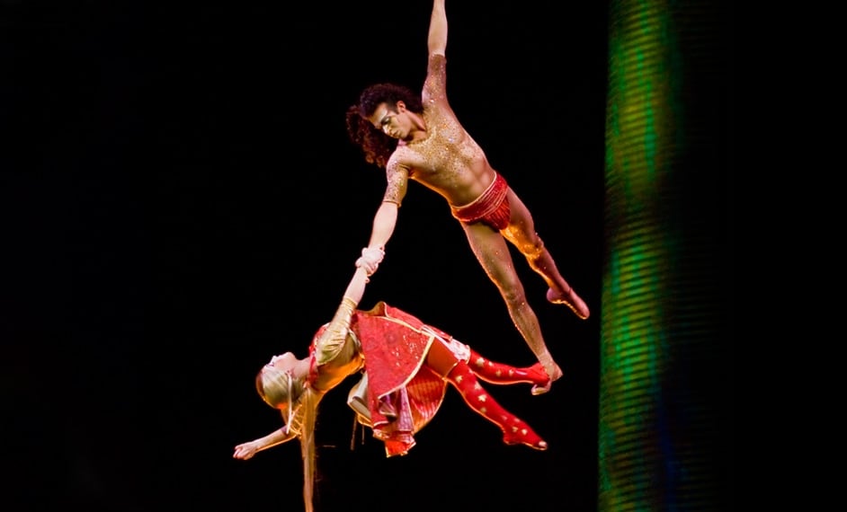 Two artists holding hands perform an aerial duet - Kà
