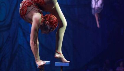 Acrobat from the show JOYÀ