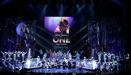 All artists du spectacle Michael Jackson One du Cirque du Soleil