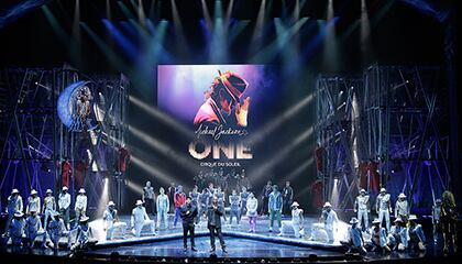 Artists with Jamie King and Welby Altidor du spectacle Michael Jackson One du Cirque du Soleil
