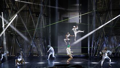 Bad du spectacle Michael Jackson One du Cirque du SoleilBad du spectacle Michael Jackson One du Cirque du Soleil