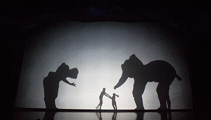 Earth Song du spectacle Michael Jackson One du Cirque du Soleil