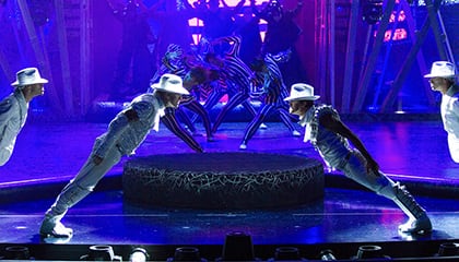 Smooth Criminal du spectacle Michael Jackson One du Cirque du Soleil