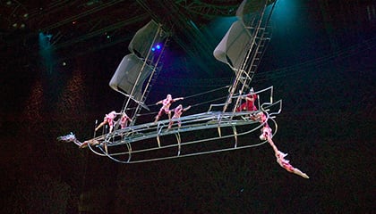 Bateau du spectacle «O» du Cirque du Soleil