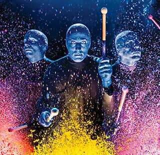 BLUE MAN GROUP FAIT SON GRAND RETOUR À ORLANDO DANS UN NOUVEAU THÉÂTRE À L’ICON PARK, DÈS LE 1er MAI 2026
