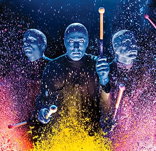 BLUE MAN GROUP FAIT SON GRAND RETOUR À ORLANDO DANS UN NOUVEAU THÉÂTRE À L’ICON PARK, DÈS LE 1er MAI 2026
